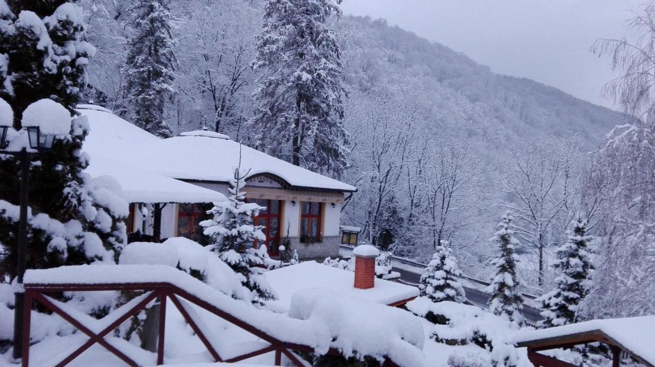 Hotel Tokert Szalloda Es Etterem Lillafüred エクステリア 写真